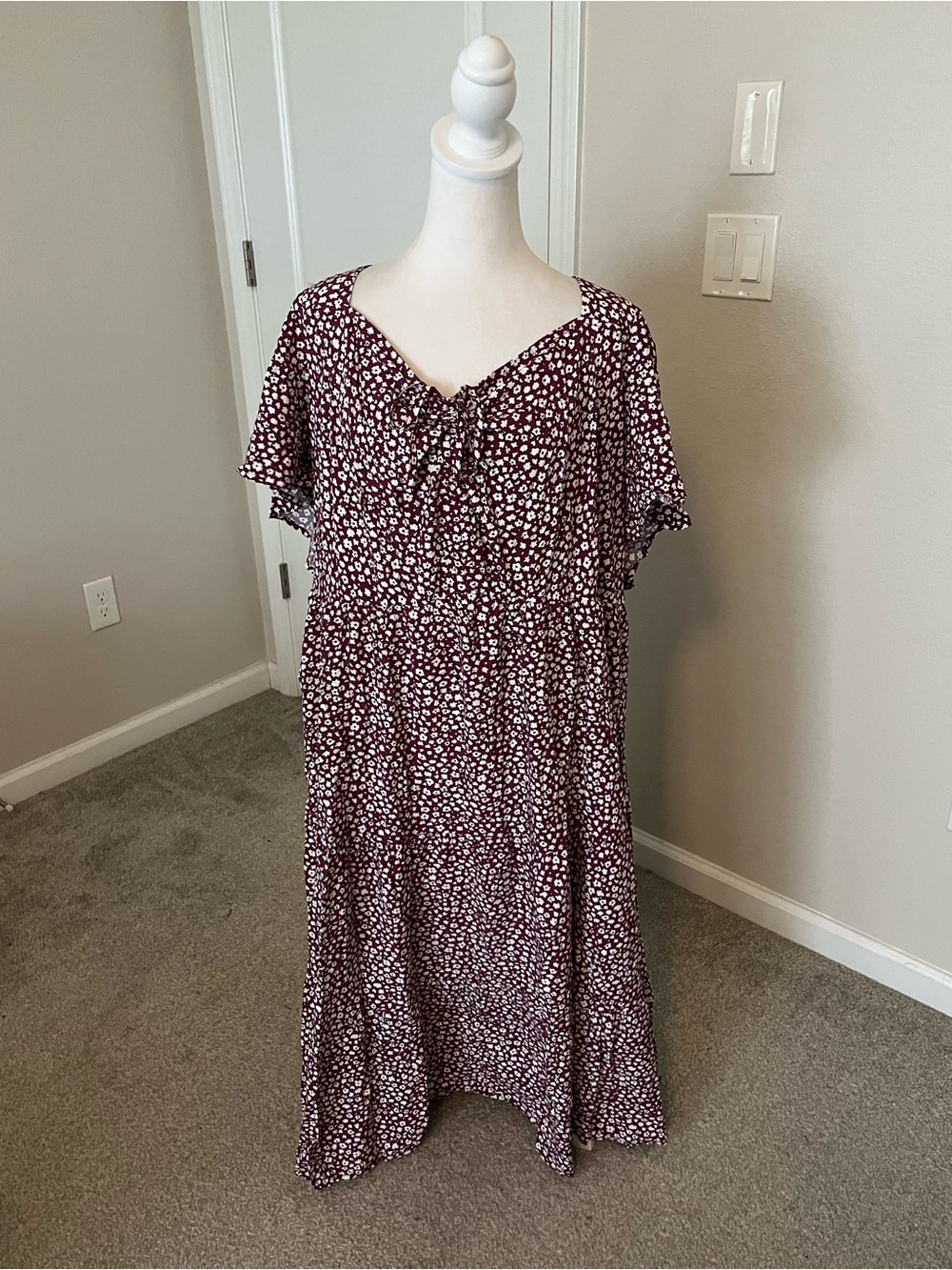 NWT BloomChic Burgundy and White Floral Maxi Dress Size 28